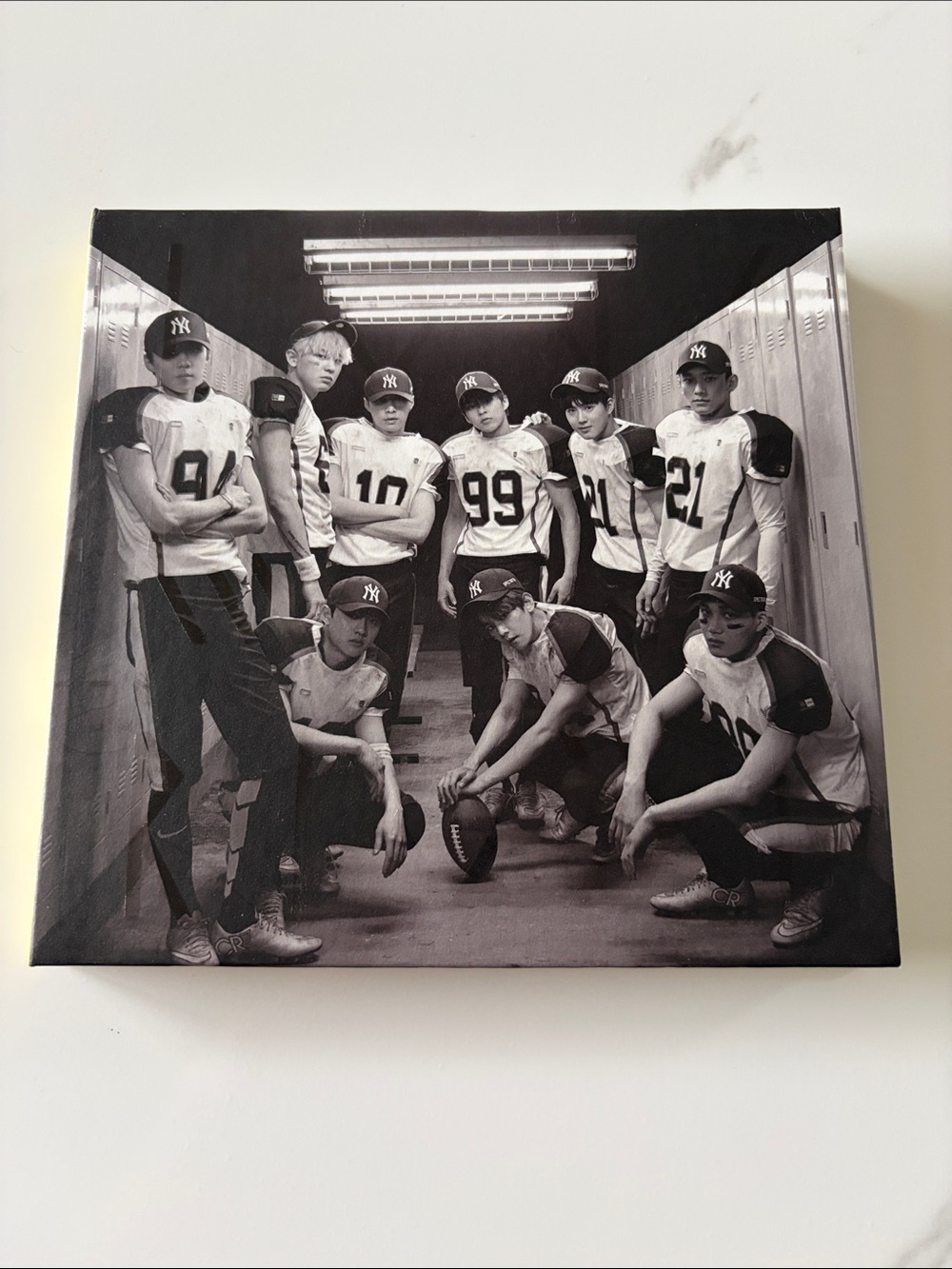 EXO 2nd Album Repackage - Love Me Right (Korean Version)